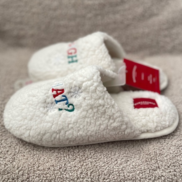 Wondershop White Fuzzy Slippers with Colorful Embroidery - Picture 2 of 4